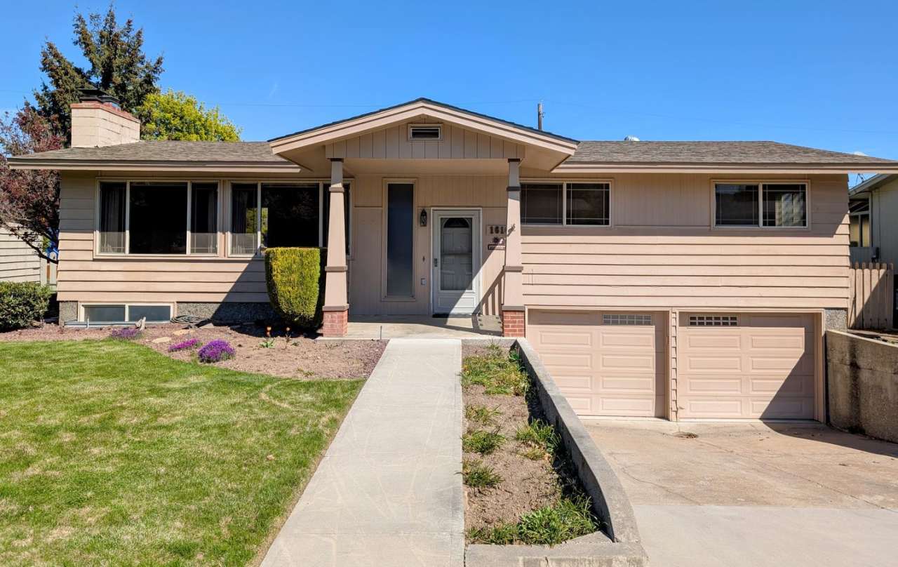 3-Bed, 2-Bath w/ Bonus Room, 2-Car Garage,  Fenced Backyard!