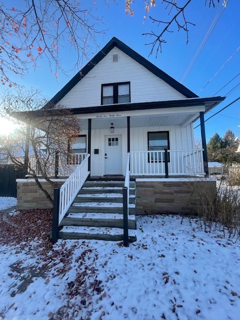 3 bedroom, 2.5 bath - Modern Home in Wyandotte!