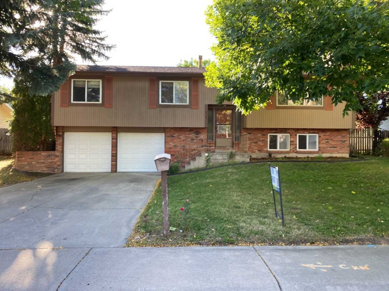 STUDENTS WELCOME! 5 Bedroom 3 Bathroom Bi-Level Single-Family Home in Midtown Fort Collins