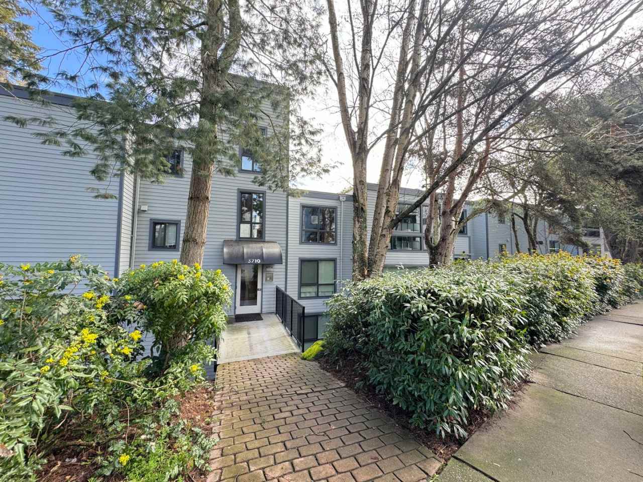 Spacious Magnolia Condo (brand-new wooden flooring)