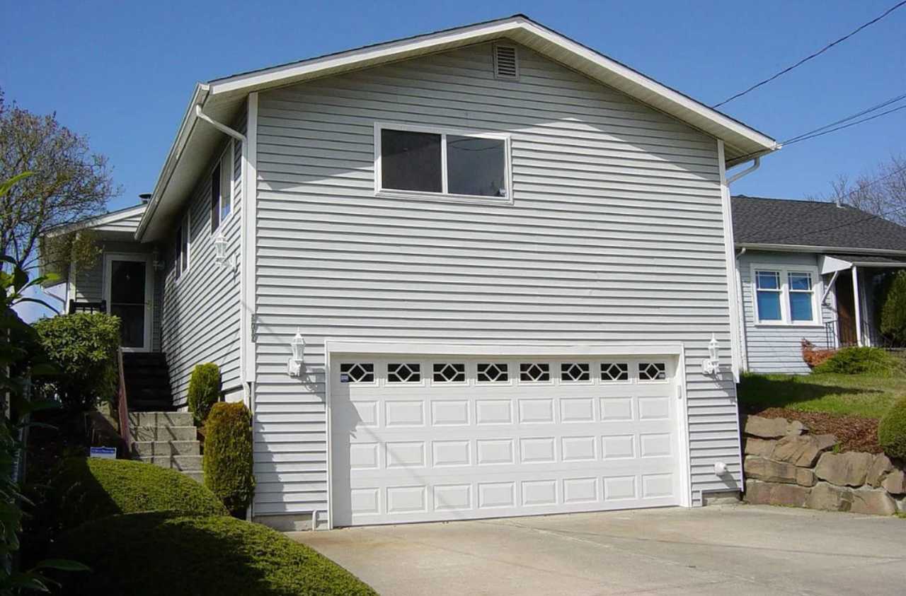 Remodeled 3BR Home Near DT Seattle – A/C, RV Parking, Walkable Location