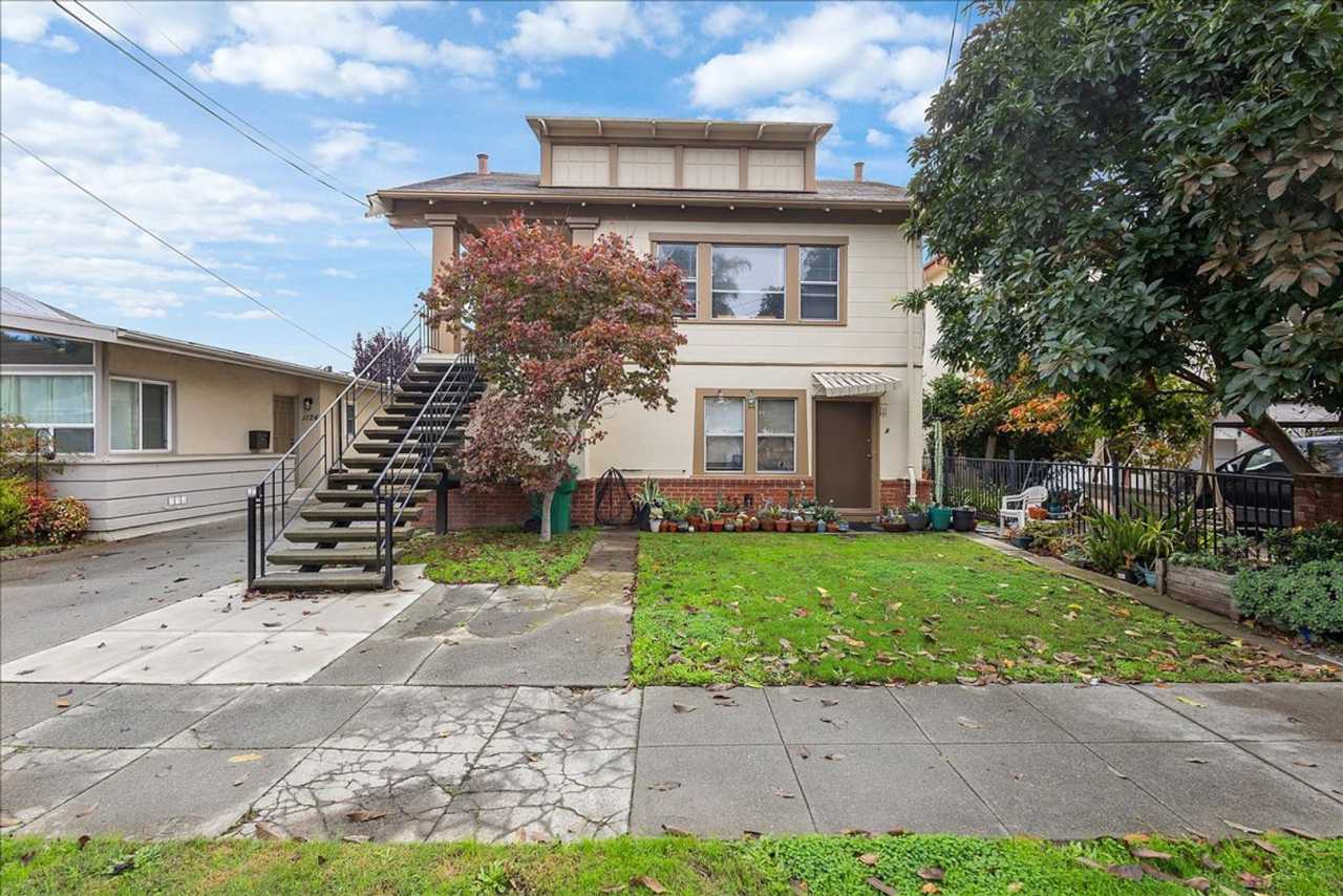 1120 Regent St #G - Studio | 1 bathroom