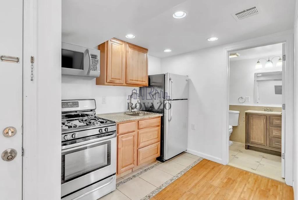 162 University Avenue