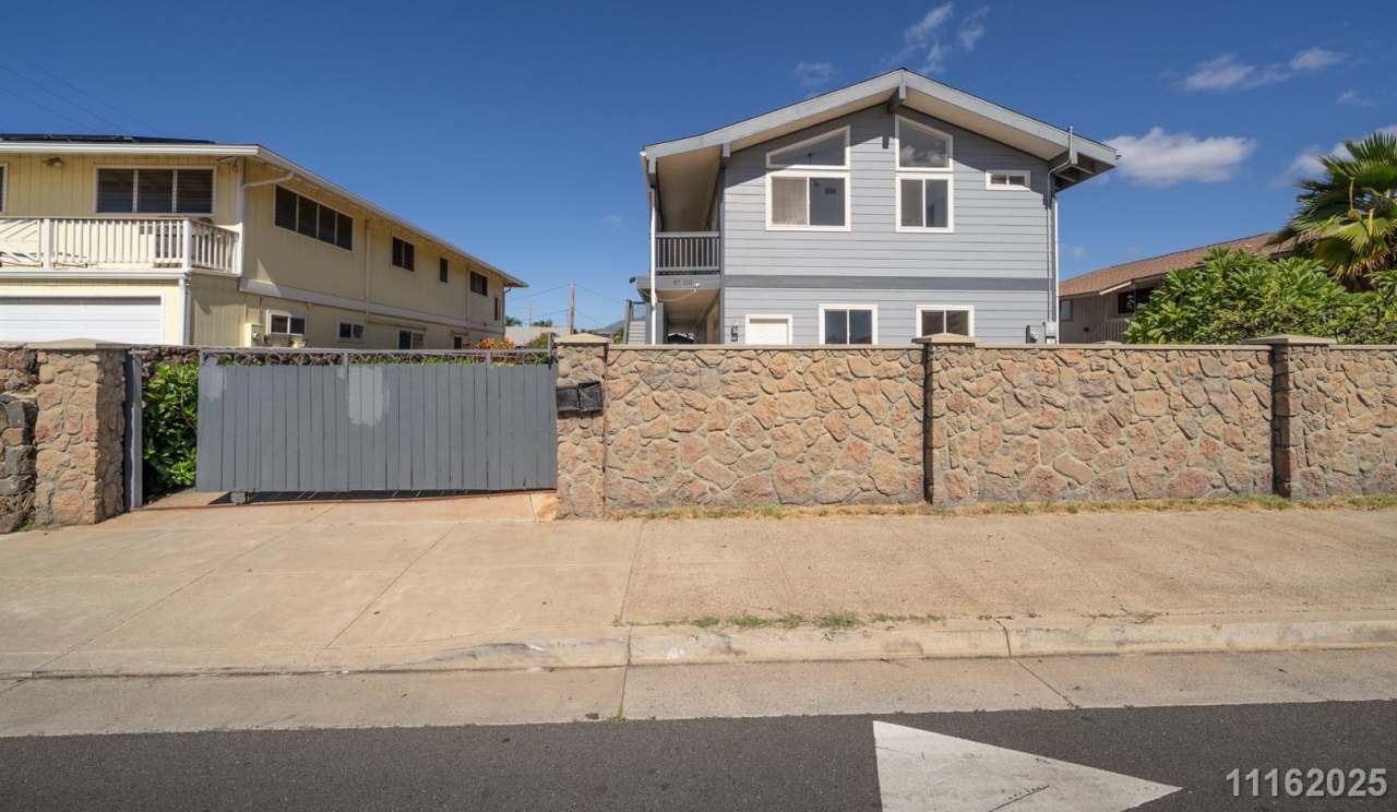 West Side Paradise – Updated 3-Bed, 2-Bath Upstairs Unit