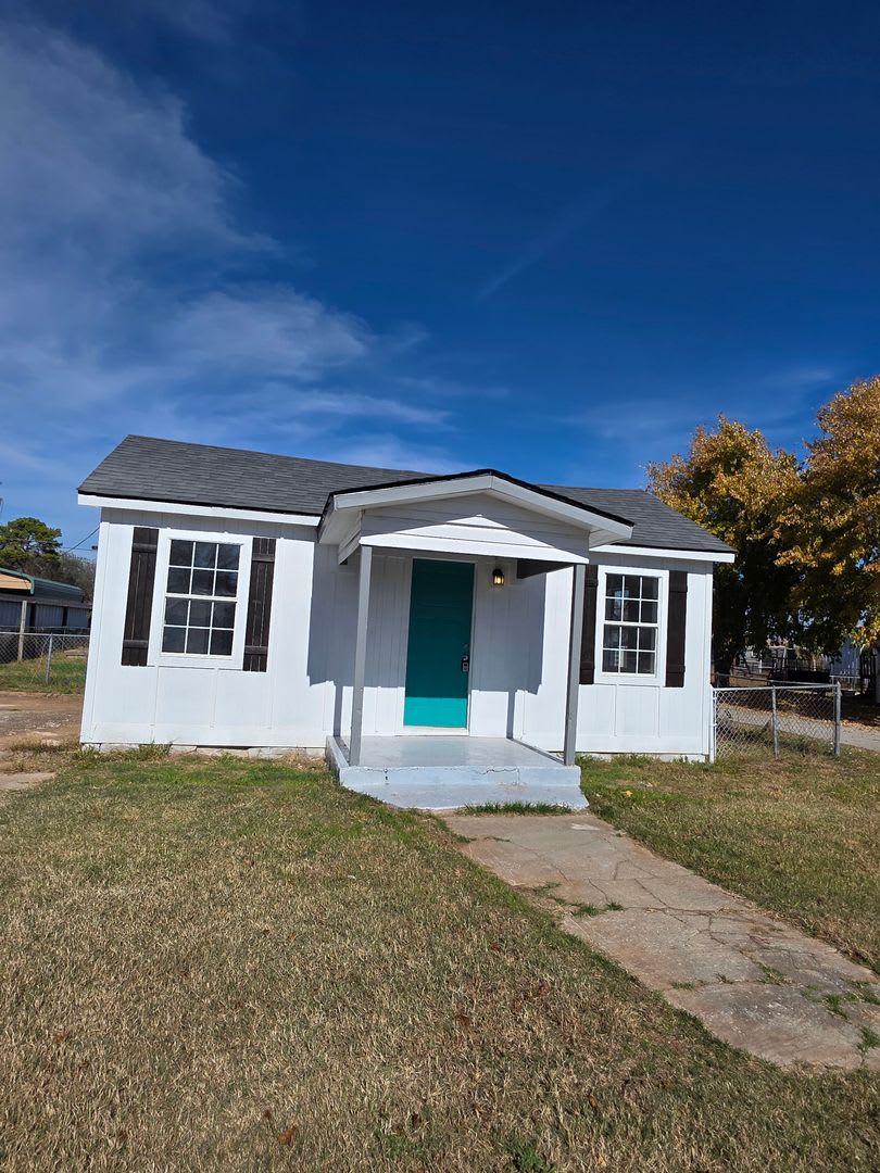 An adorable 3 bedroom home in Purcell