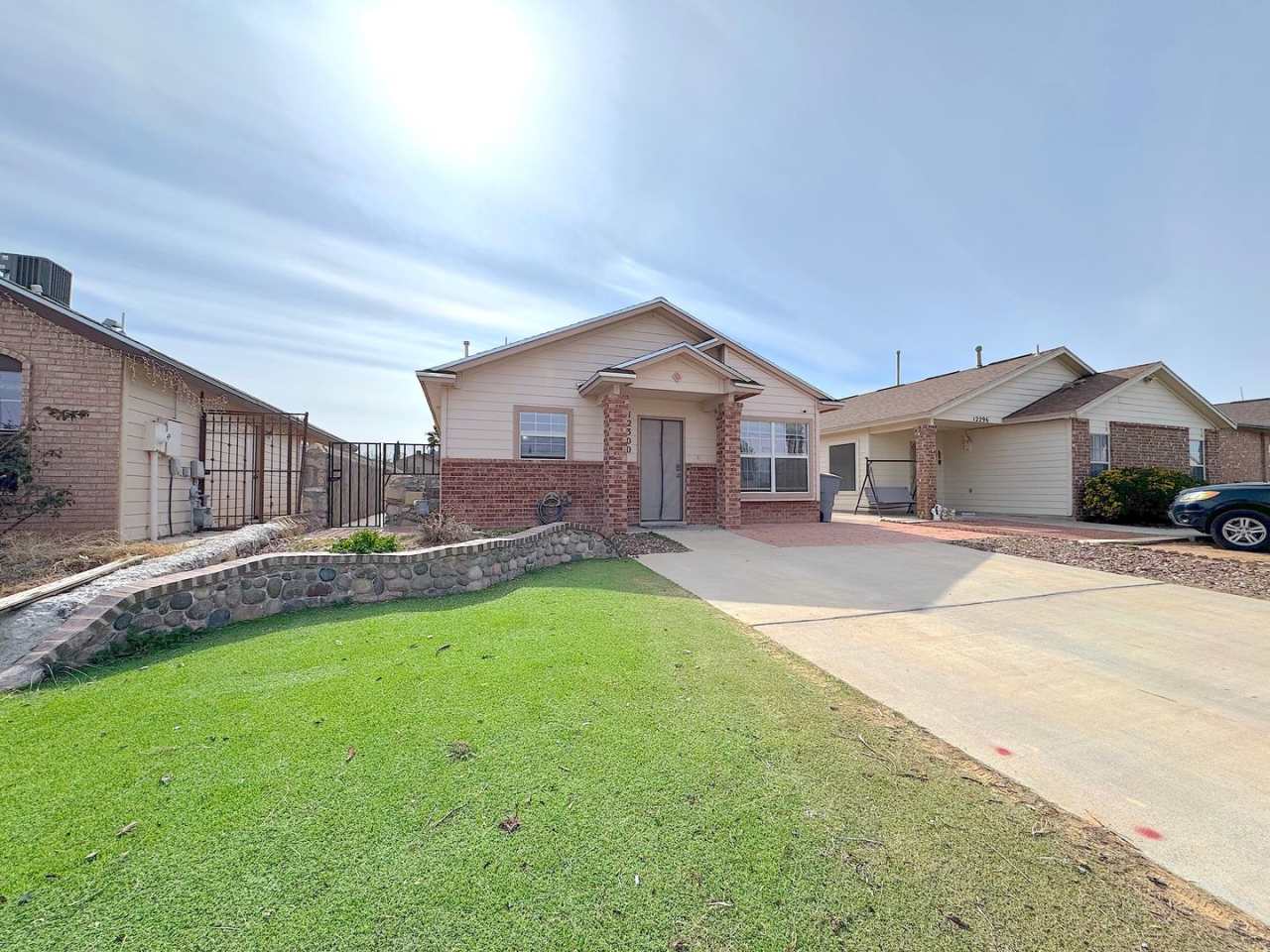 East El Paso 3 bed Refrig A/C across from Park!