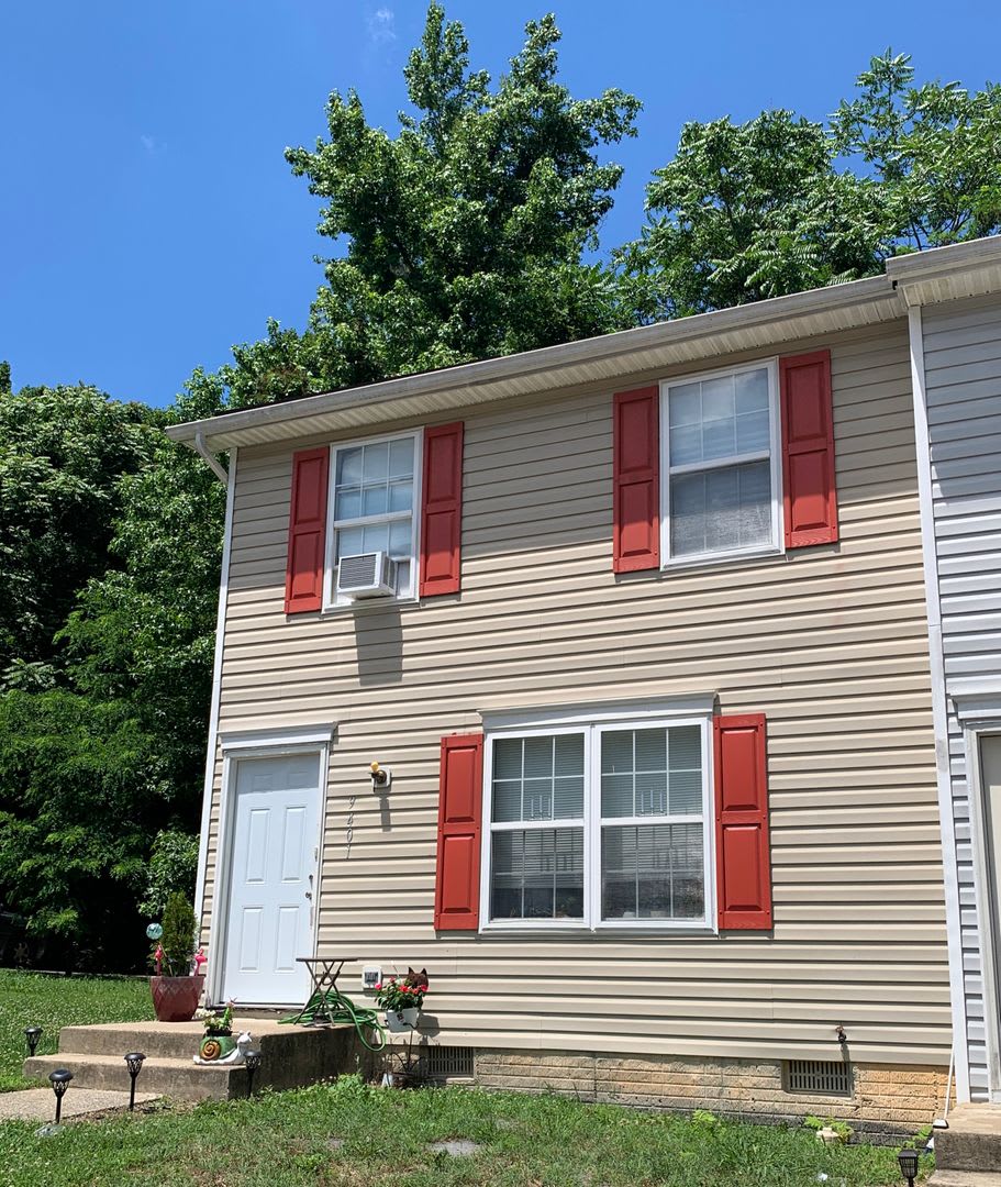 3 Bedroom End Unit Townhouse