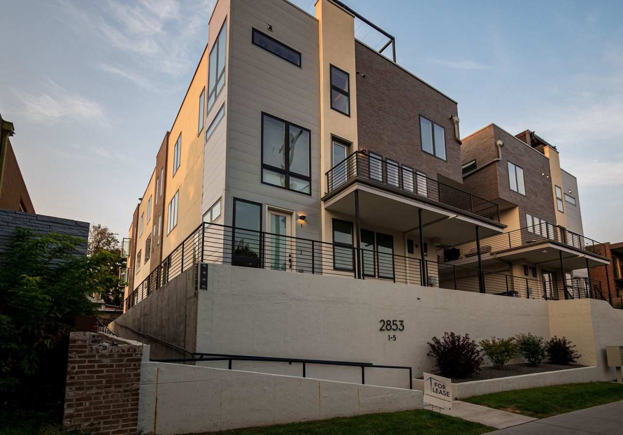 Newer Build 2 Bedroom, 4 Bathroom Jefferson Park Townhome