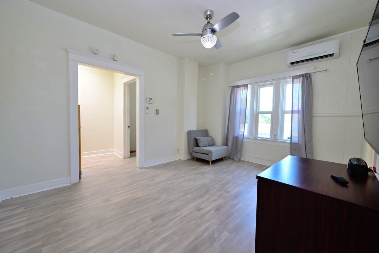 1489 E Colorado Blvd