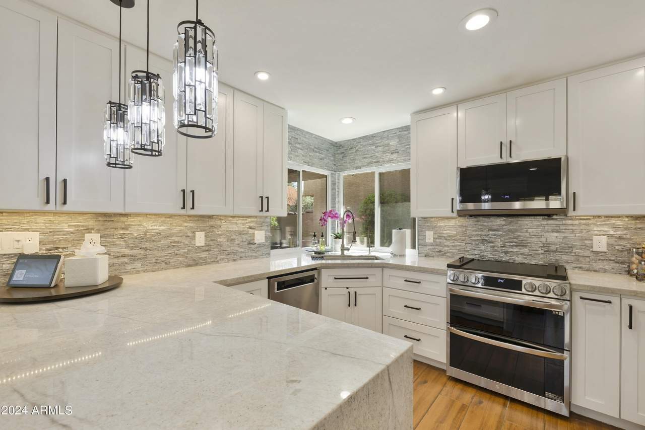 10065 E MISSION Lane