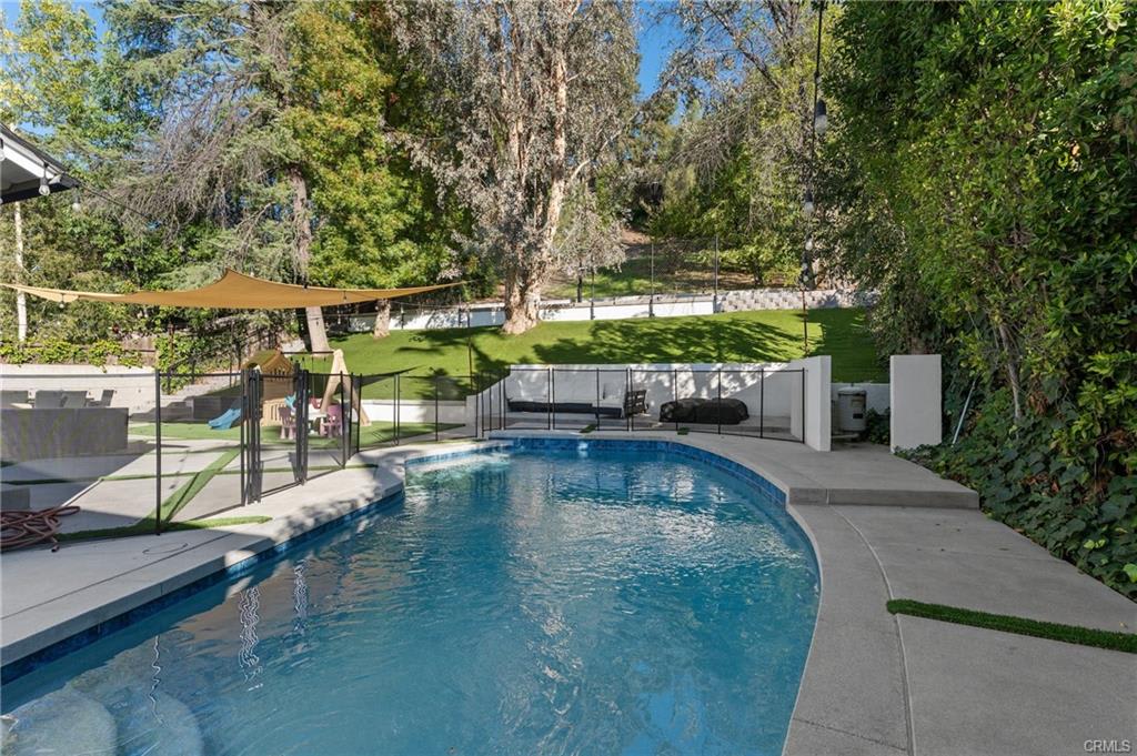 5244 Vanalden Avenue