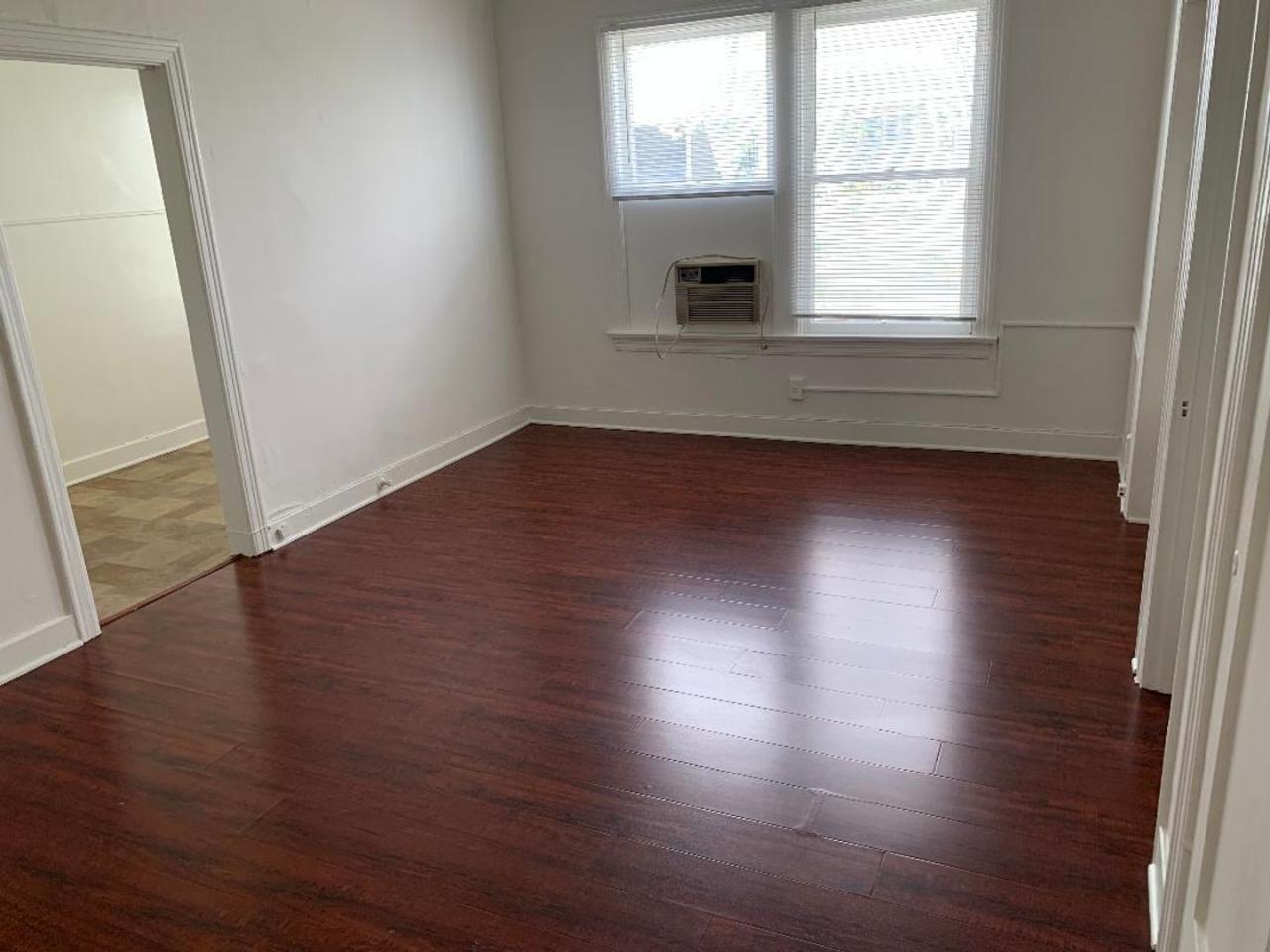 1920s Traditional Hollywood Walk-Up