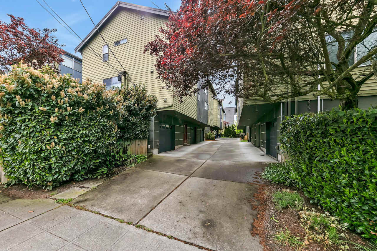 Cheery  Bright Columbia City Townhome