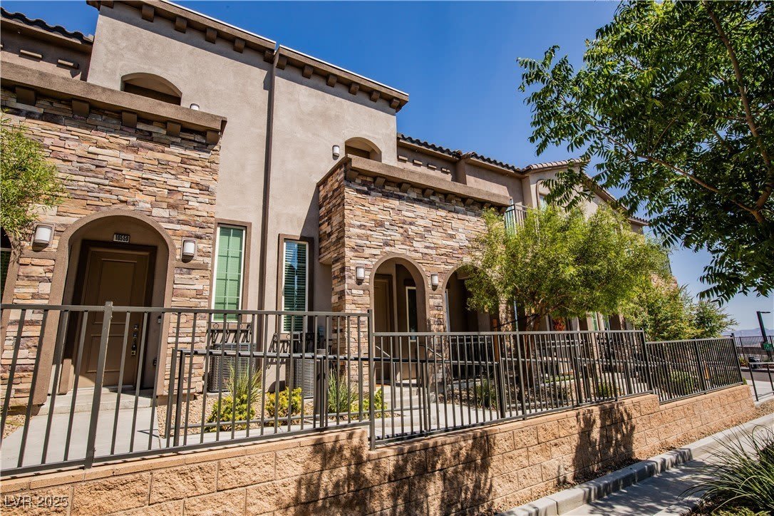 10557 Ridge Glow Avenue