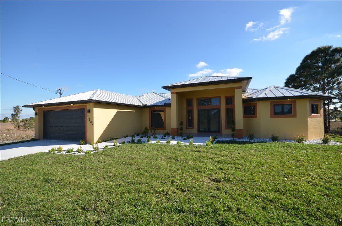 1242 Hathor Street E