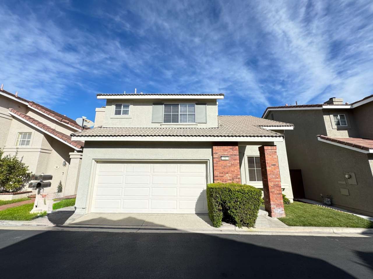 Immaculate 4Bd/2.5Ba Home with New Fridge, AC, Fenced Back Patio in Aliso Viejo!