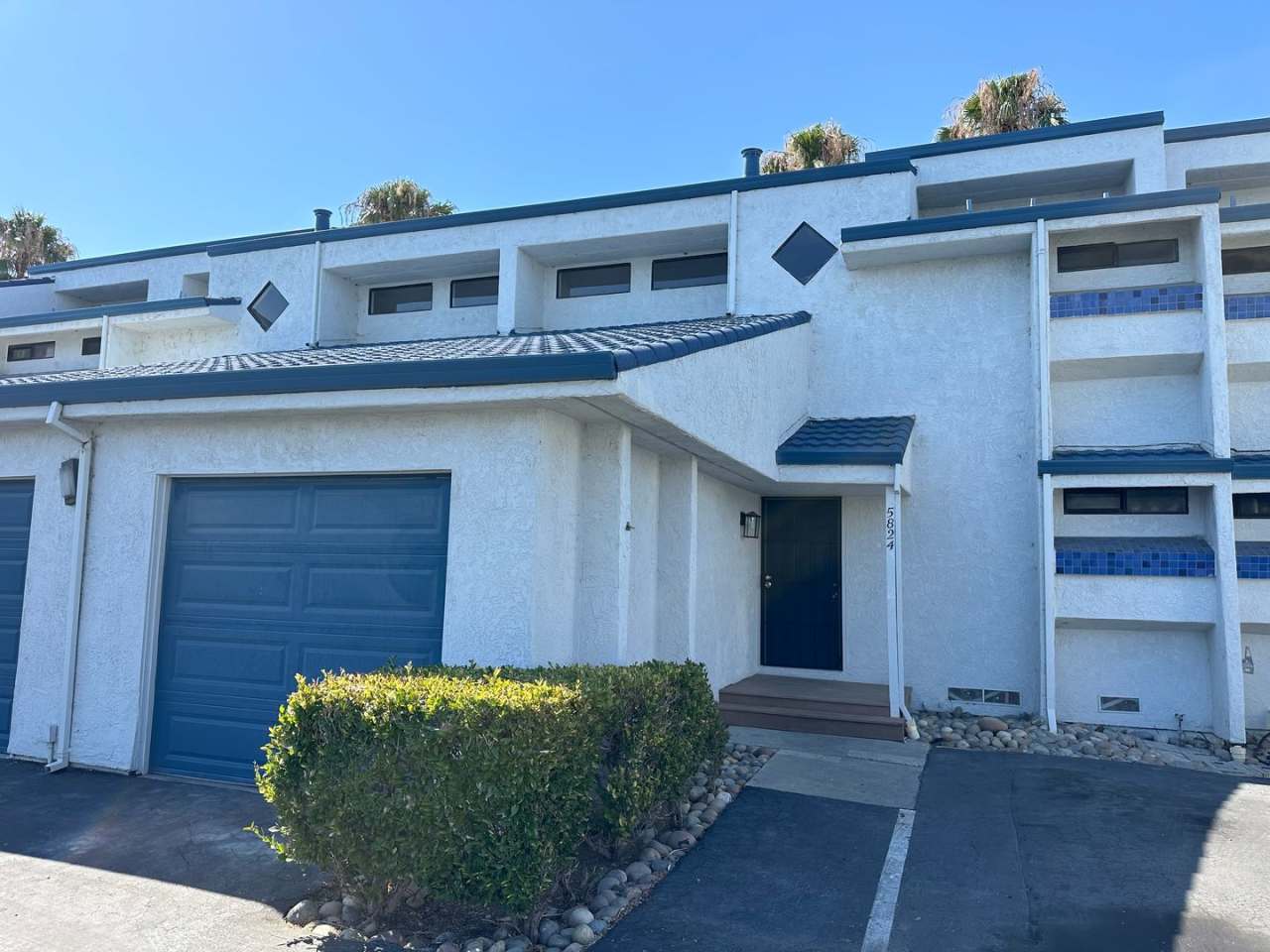 FANTASTIC DISCOVERY BAY REMODEL! TOP TO BOTTOM, NEW FLOORS, NEW PAINT, NEW COUNTERS, NEW WINDOWS, NEW DECK  ALL NEW APPLIANCES.