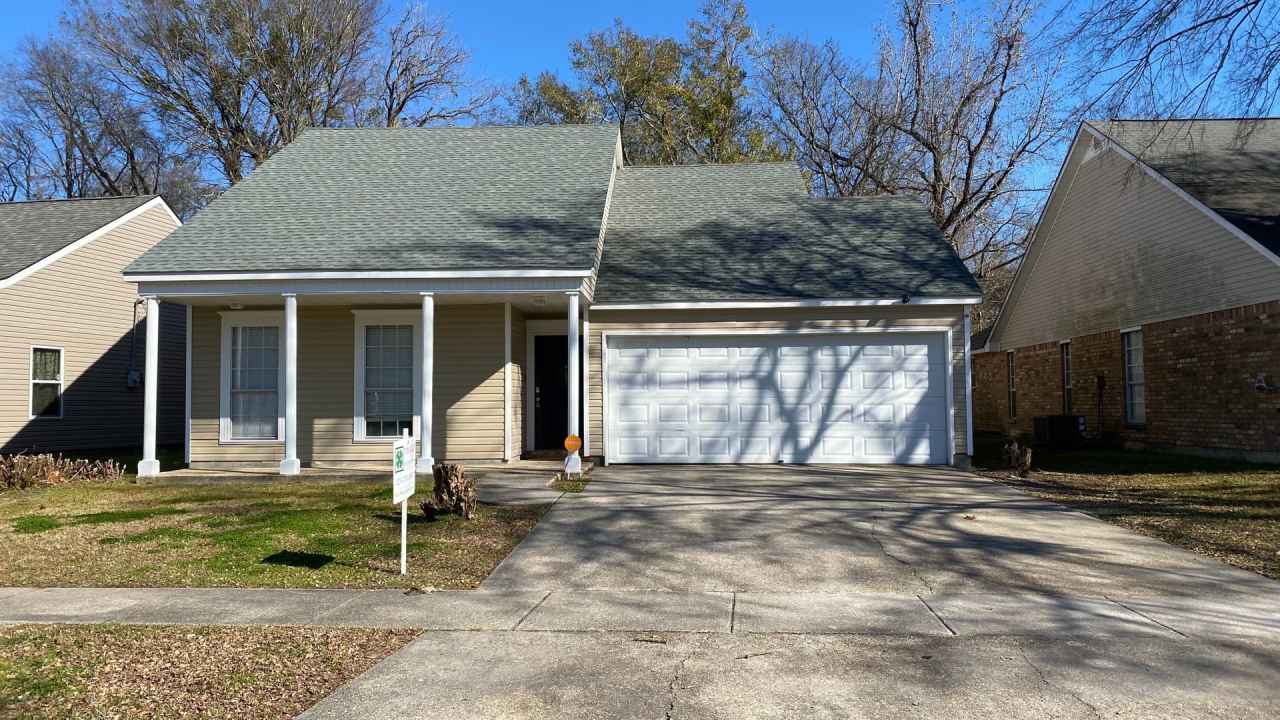 Large yard, dbl garage, just renovated, quick drive to LSU!