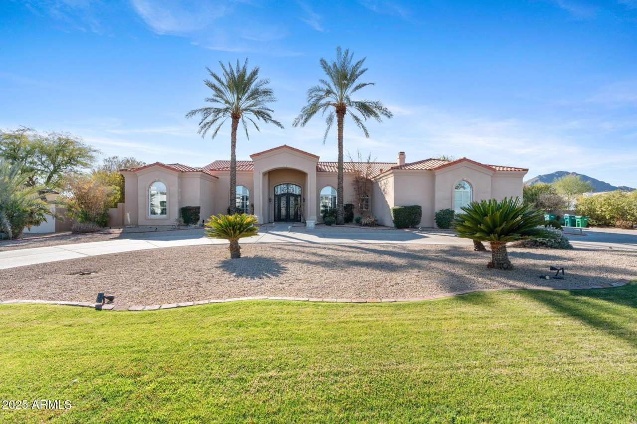 6807 E MEADOWLARK Lane