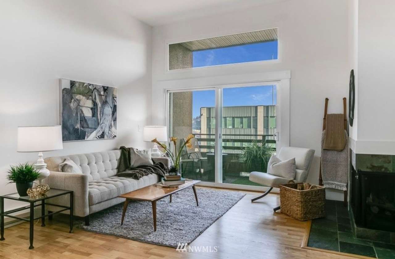 $900 OFF w April 1st Move In - Darling Studio in Queen Anne - SLU Sunrise Views