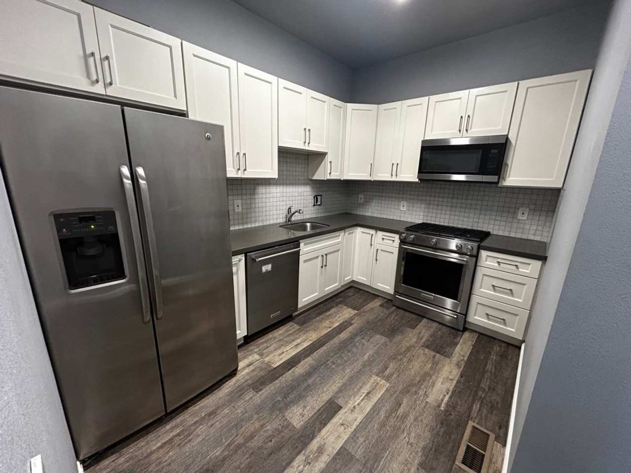 Renovated 2BR Home with Parking  Outdoor Space – Near Lake Merritt