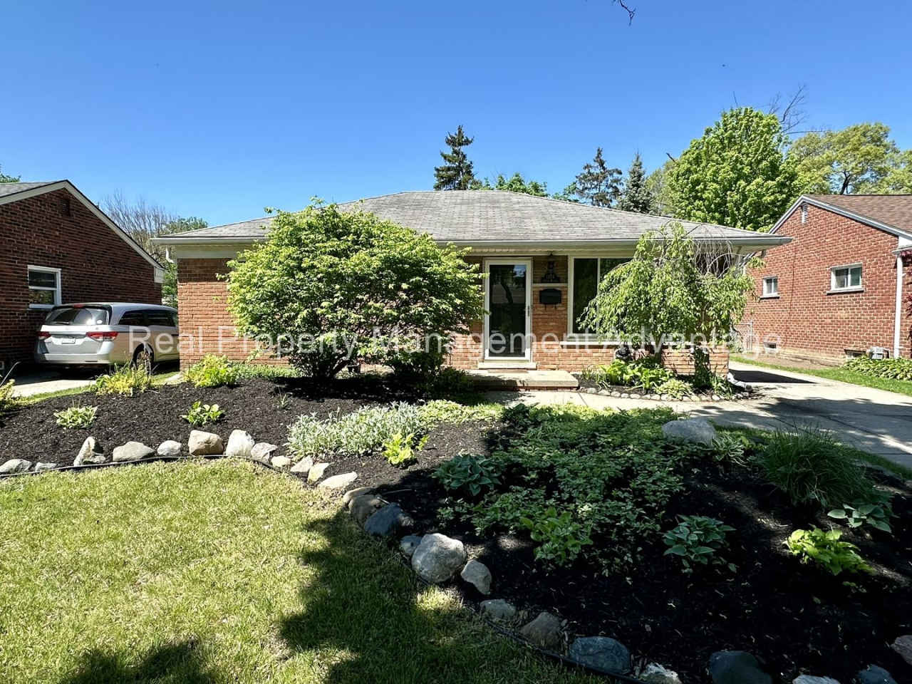 Mid-Century 3 Bed/2 Bath Ranch Near Downtown Royal Oak