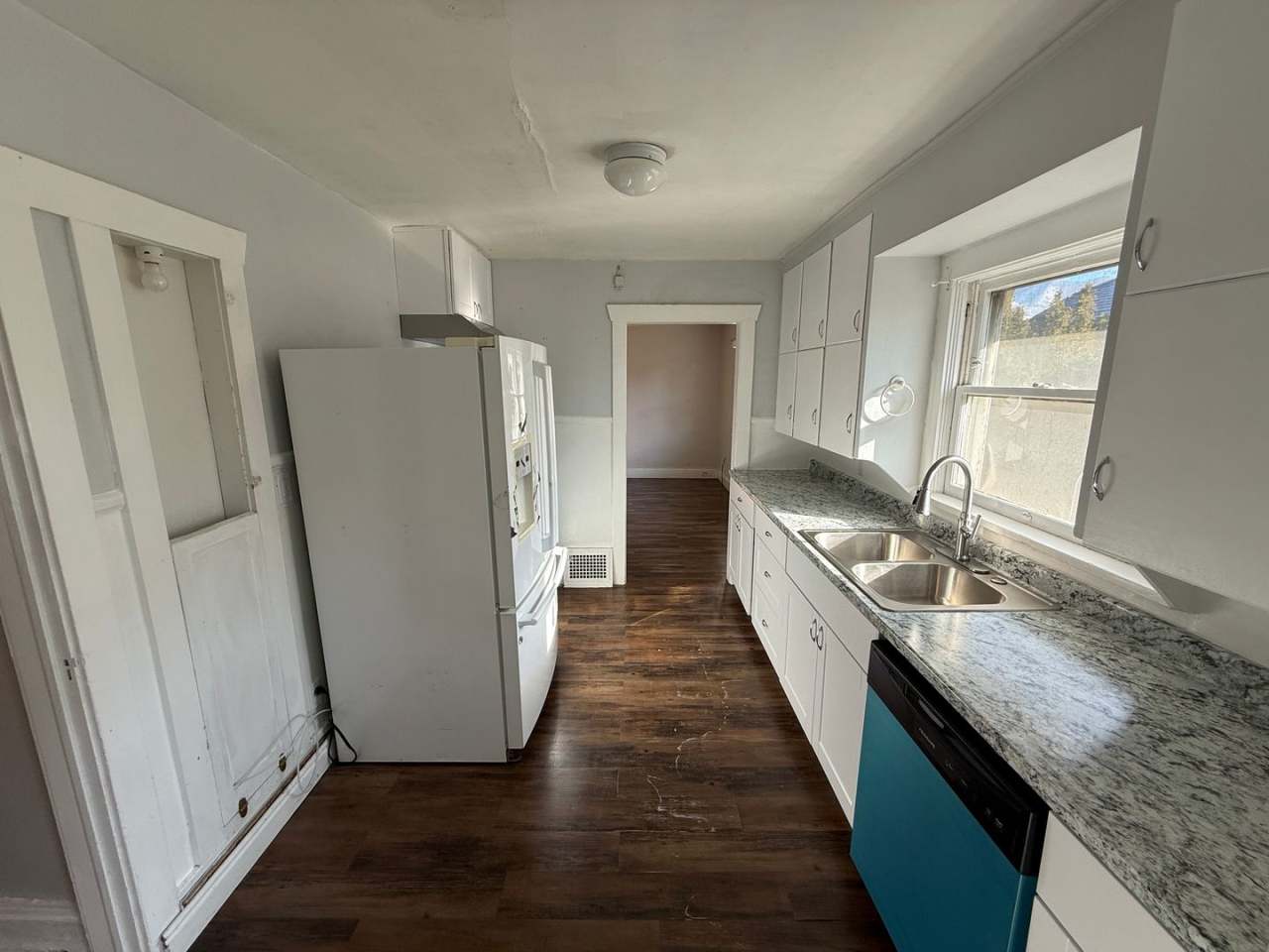 Beautiful 4 Bed, 3 Bath House; W/D Included; Fenced Yard; Wood Floors; and a Charming Style