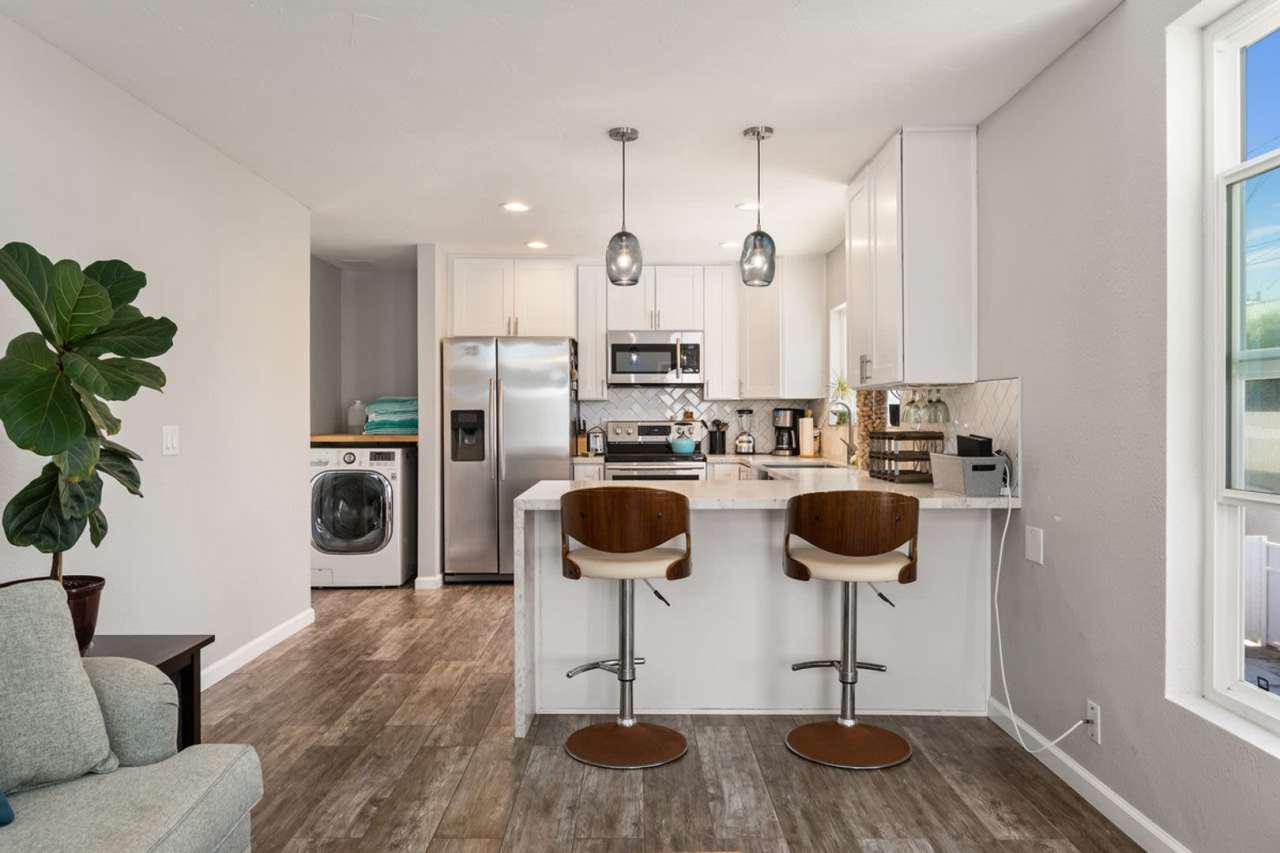 Fully furnished- North Mission 2 bed 2.5 baths - 6 houses from the beach.