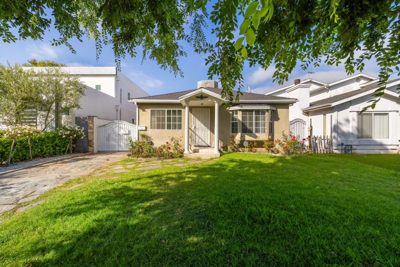 1732 S Carmelina Ave