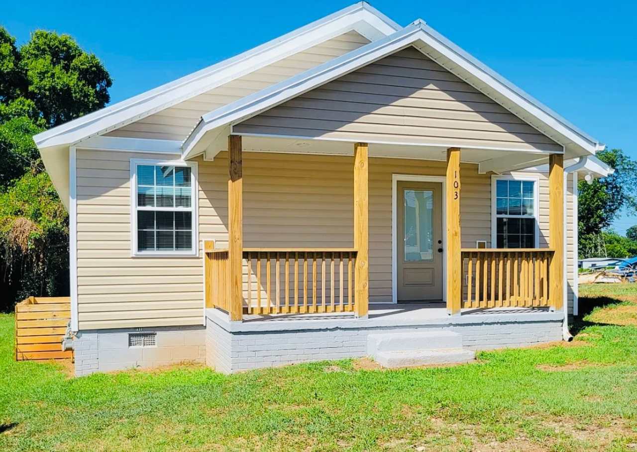 Newly Remodeled 3/1 Move In Ready Now!