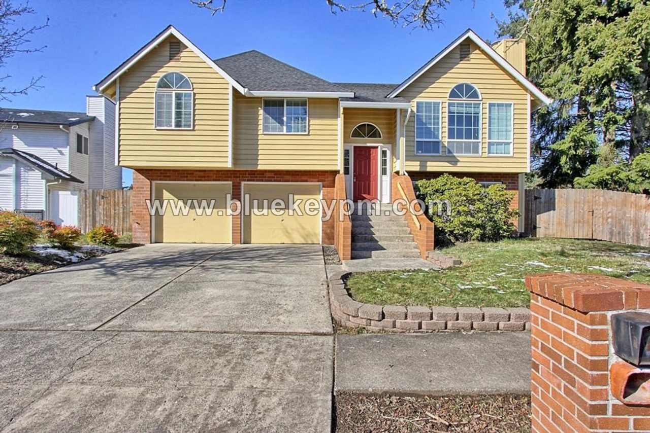 3 Bed, 2.5 Baths Home with Family Room and Office in Mt. Vista