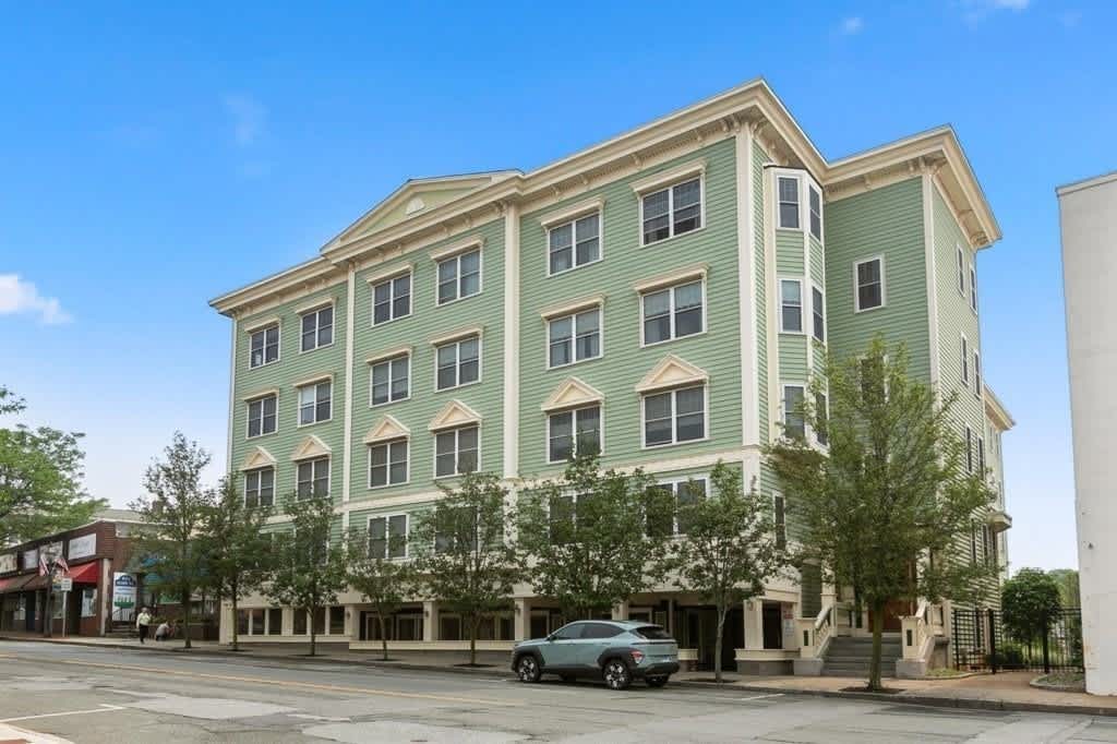 426 Main St # AU16032BK