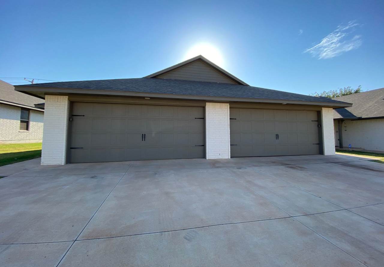 2 Bedroom 2 Bath 2 Car Garage North OKC!