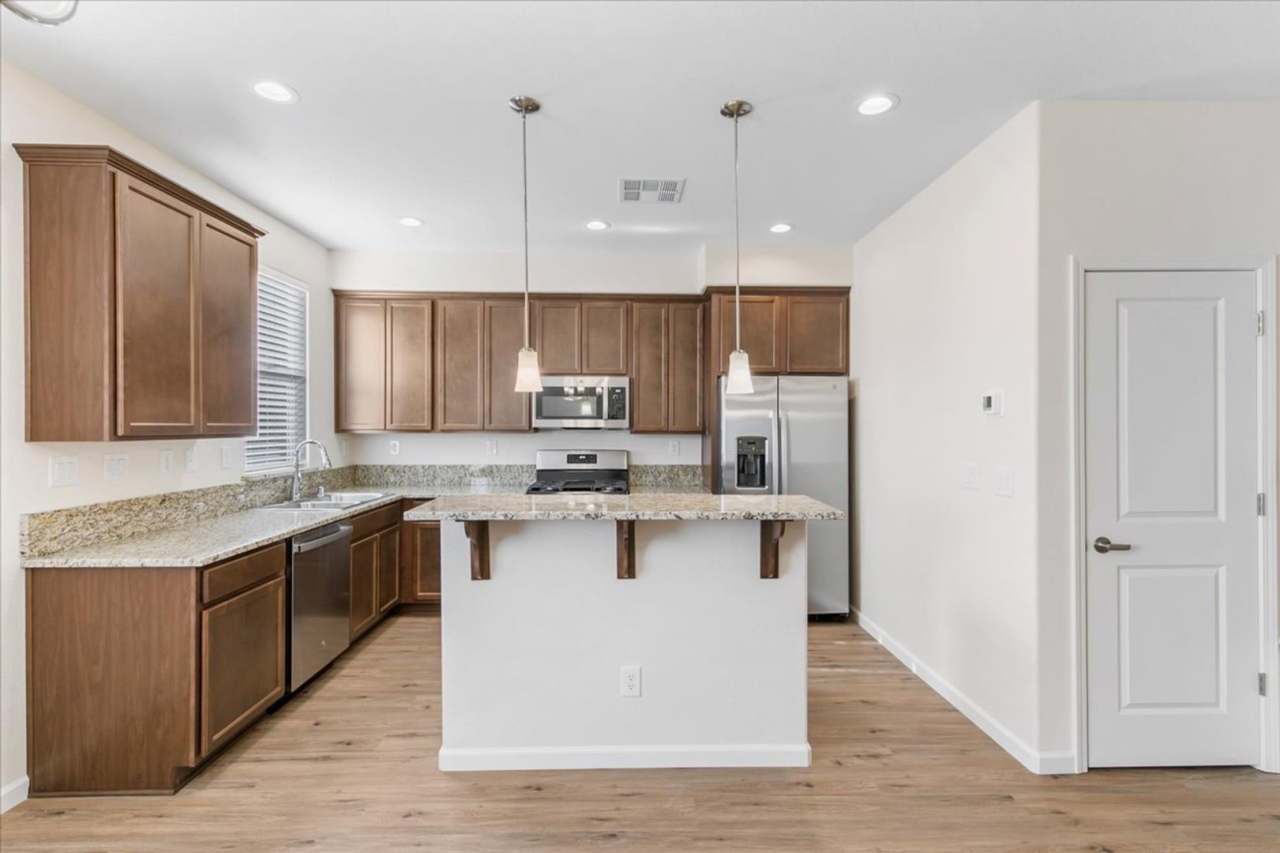 The Rubicon - Large and Luxurious 3 Bedroom, 2.5 bath with Loft and Full 2 Car Garage