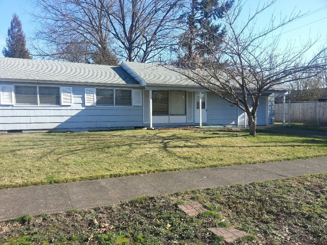 Available Now! 3 bedroom ~ 1.5 Bathroom House Centrally Located in Corvallis