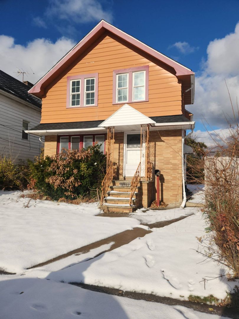 Charming 3-Bedroom Property in Prime Location