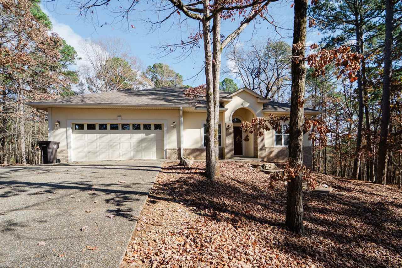 Beautiful private home with a great layout, beautiful wooded views and serene setting. Call 501-922-9997 to set up a showing