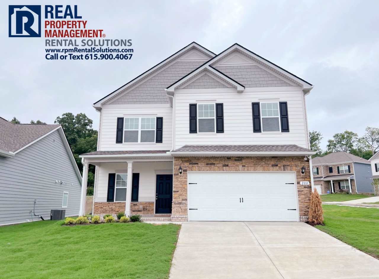 Gorgeous all brick home in Antioch! Attached garage!