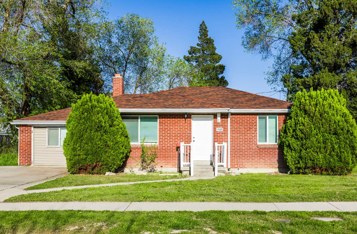 1145 Montgomery St W