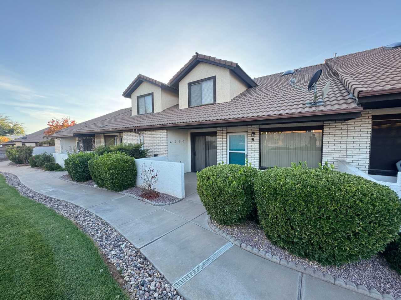 Downtown 2 bedroom with Loft!