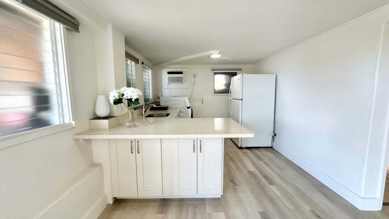 Available NOW - Newly Renovated Studio with 1 Bath  Washer/Dryer in Maunalani Heights!