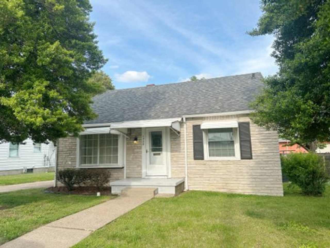 3 possibly 4 bedroom 1 bathroom!