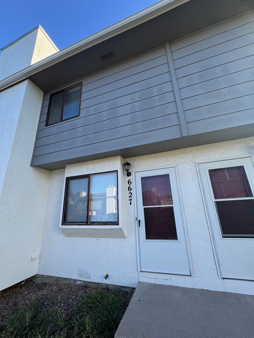 2 bedroom, 1 1/2 bath townhome in the EAGLE CREST TOWNHOMES community. MOVE IN SPECIAL