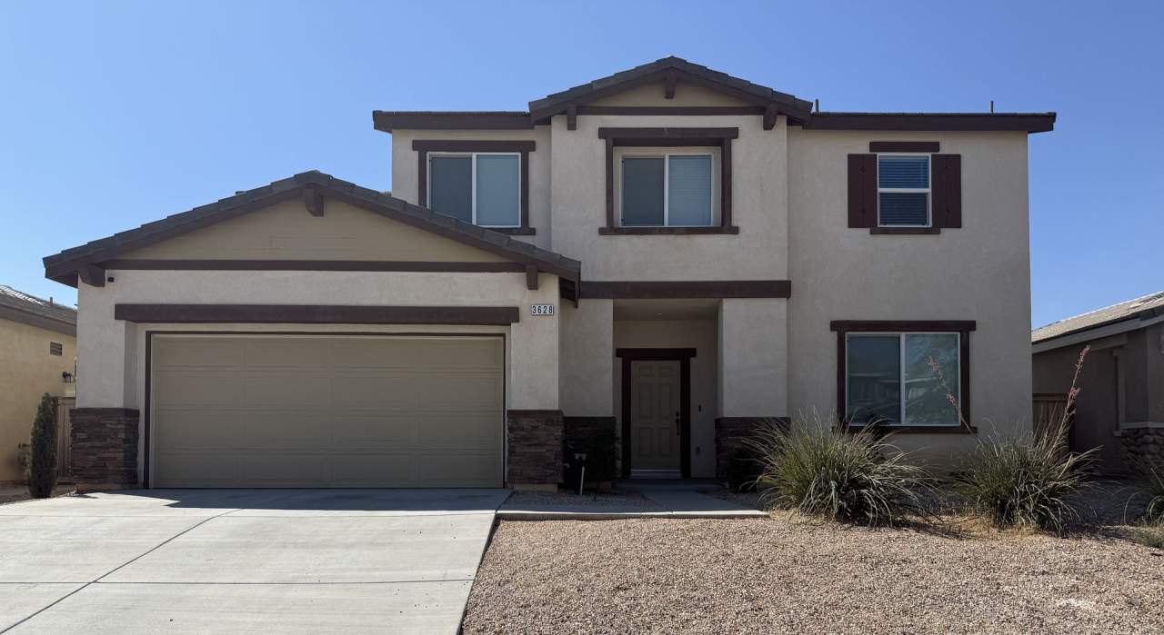 Rosamond 4 bedroom + 2 bath Available Now !