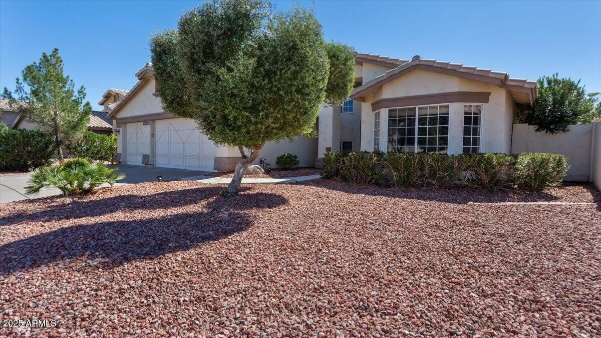2705 E VERBENA Drive