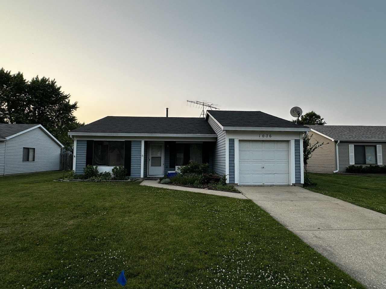1076 CRESTWOOD Lane