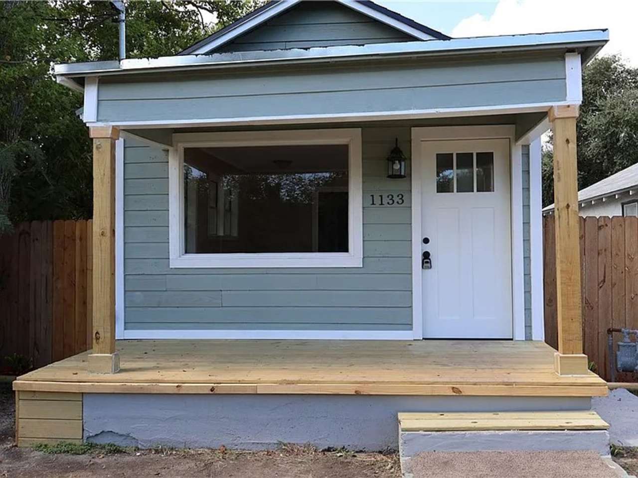 Move In Ready 2-Bedroom Home in Central City