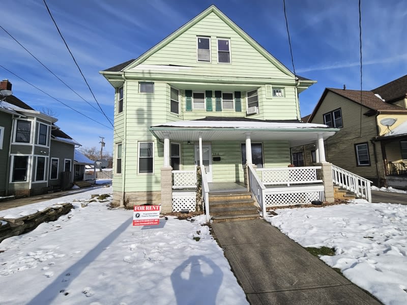 2810 Woodbridge Avenue - Front Left