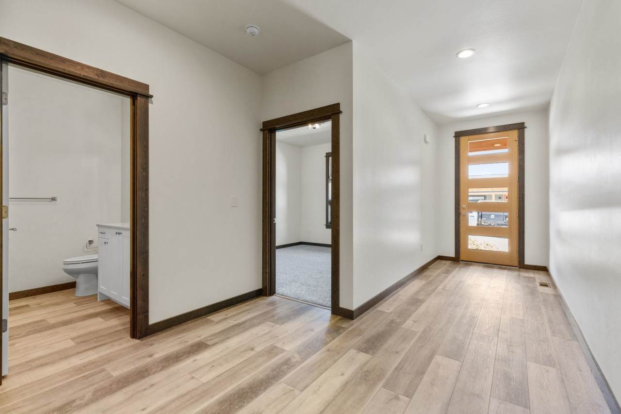 Beautiful Newer Condo near Monforton School