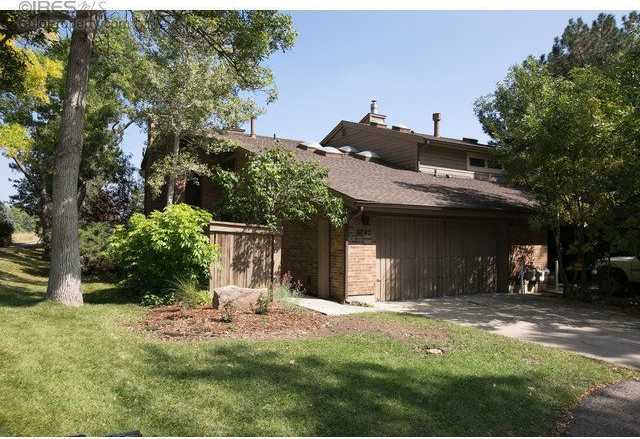 Spectacular Linden Park Town home! Steps away from access to Wonderland Lake! Available NOW!